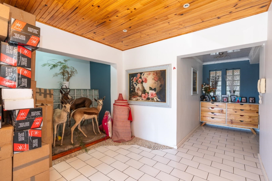 6 Bedroom Property for Sale in Welgelegen Western Cape